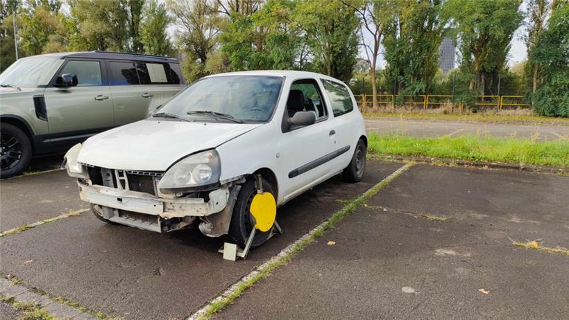 Zum Teil in einem schlechten Zustand sind die Fahrzeuge am Kreisverkehr Raemeric...