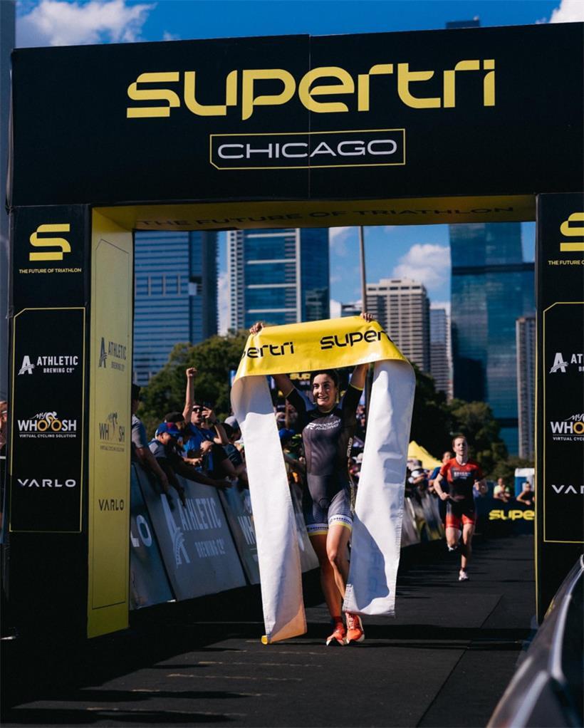 Zum dritten Mal durfte Jeanne Lehair am Samstag bei einem Rennen der Supertri-Serie jubeln
