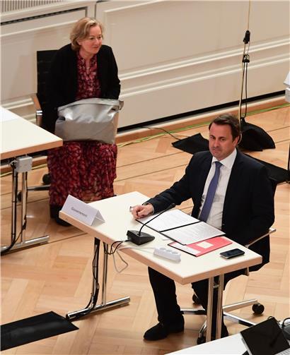 Zum dritten Mal erklärte die Regierung ihre Vorgehensweise im Rahmen der Corona-Krise vor dem Parlament

