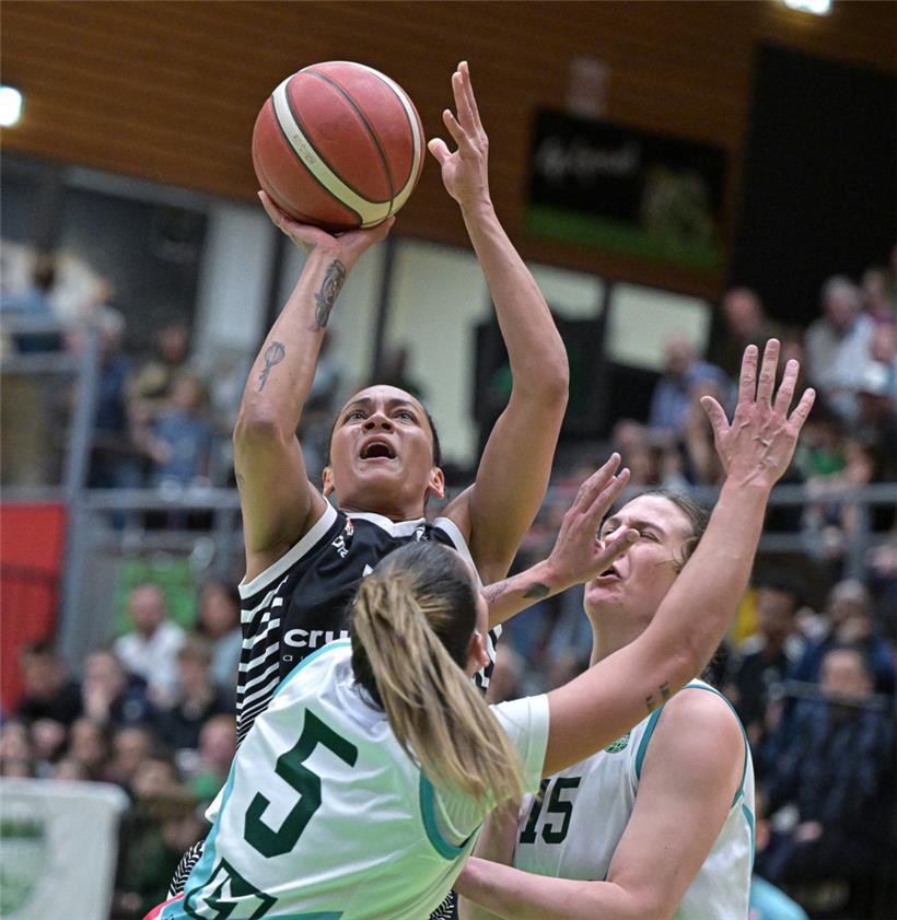 Zum dritten Mal in dieser Saison lieferten sich Hostert und Düdelingen einen harten Fight
