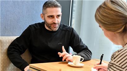 Dan Santos im Interview, offen über den schwersten Moment seines Lebens sprechend, emotionale Lebensgeschichte