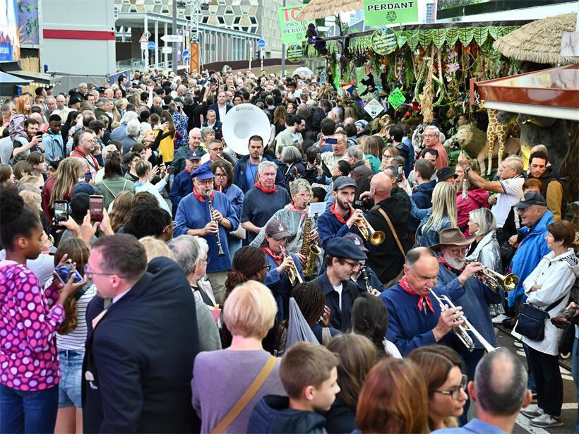 Die „Schueberfouer“ ist eröffnet – und der Regen ist mit am Start
