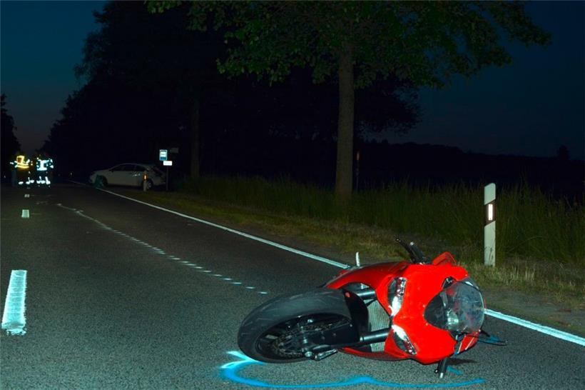 Zur Unfalluntersuchung wurde der Ort, an dem das Motorrad des 34-jährigen Belgiers nach dem Unfall lag, mit Farbe markiert

