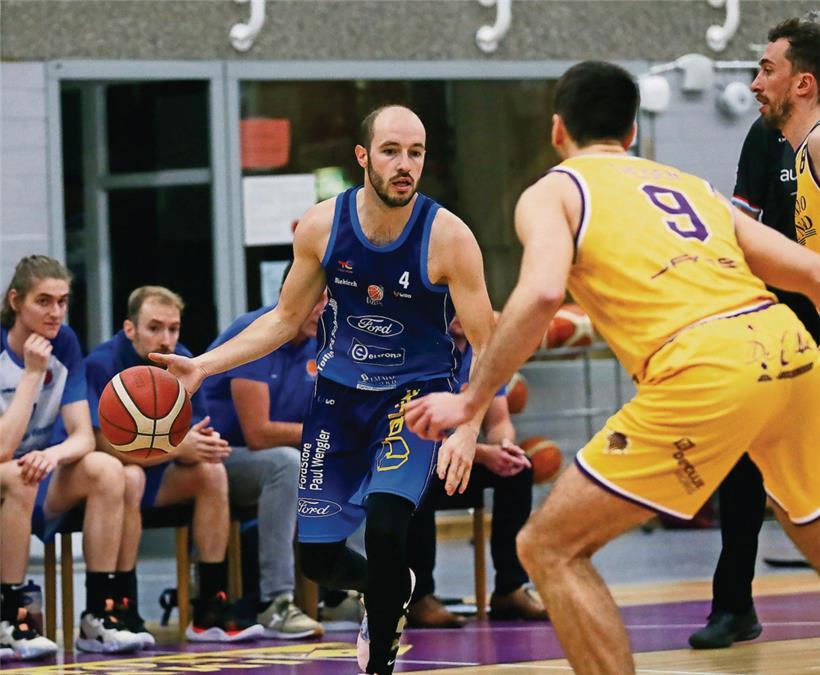 Zurück zur alten Stärke: Der Ettelbrücker Philippe Gutenkauf (in Blau) ist derzeit der beste luxemburgische Scorer der LBBL
