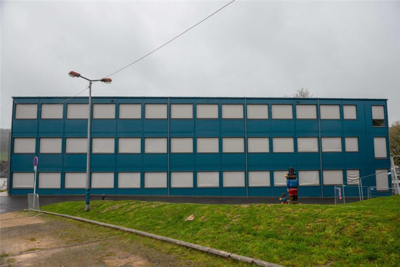 Zurzeit werden die Schulkinder in einem angrenzenden Containerbau unterrichtet