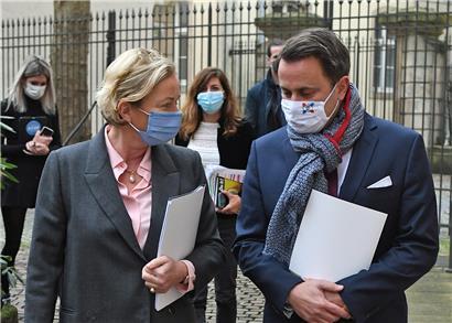 Zusätzlich zur weiteren Beschneidung individueller Freiheiten appellieren Gesundheitsministerin Paulette Lenert (LSAP) und Premierminister Xavier Bettel (DP) an die Eigenverantwortung ihrer Bürger, damit ein kompletter Lockdown an Weihnachten verhindert werden kann
