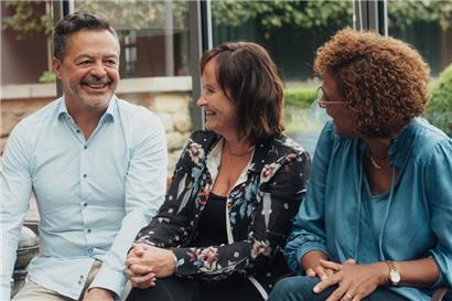 Zusammen mit Demenzkranken zu feiern, kann eine Herausforderung für alle Beteiligten sein
