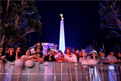 Zuschauer beim Feuerwerk am Vorabend des Nationalfeiertags 2019
