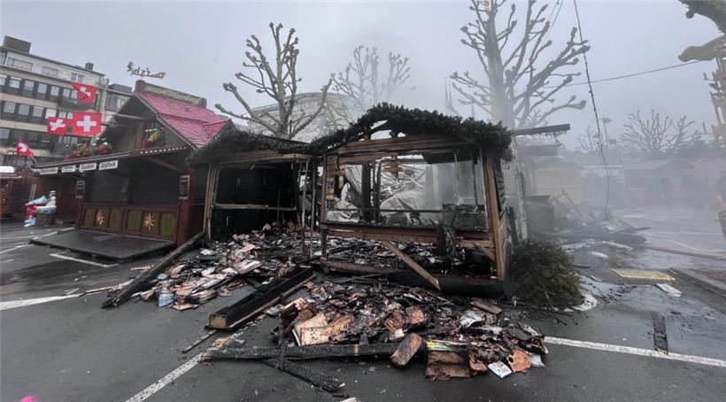 Zwei Buden sind vollständig abgebrannt