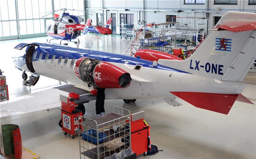 Zwei Helikopter sind wegen Corona unterwegs. Die Rettungsorganisation verfügt über sechs Flugzeuge und sechs Helikopter. 
