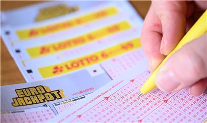 Zwei Personen haben insgesamt mehr als eine Million Euro gewonnen
