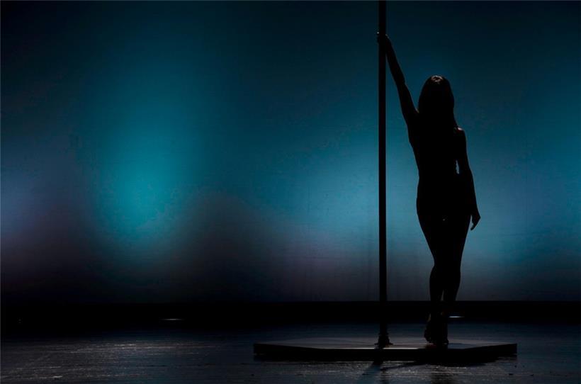 Zwei Personen wurde nahegelegt, sich auf eine freie Stelle in einem Nachtclub in Ingeldorf zu bewerben
