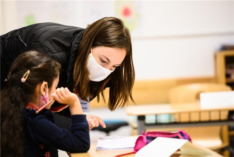 Zwei Schulen hierzulande kehren zum wöchentlichen A-B-Wechselmodell zurück
