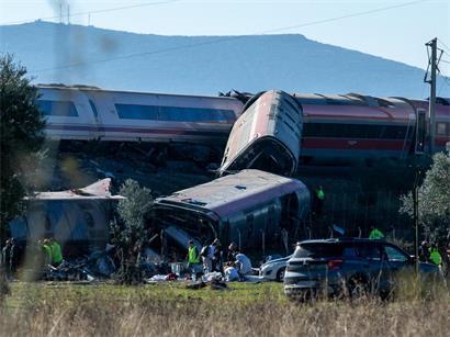 Zwei Züge stießen am Bahnhof der Stadt Urda in der Provinz Toledo zusammen