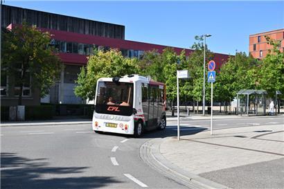 Zwei autonome Shuttle-Busse rollen seit Montag auf einer vier Kilometer langen Strecke durch Belval

