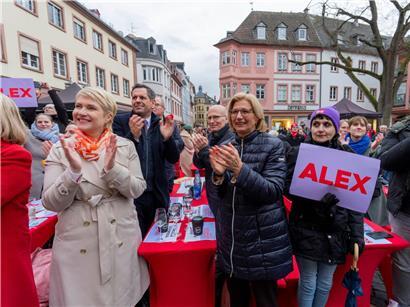 Ministerpräsidentinnen Manuela Schwesig und Anke Rehlinger unterstützen unwillig den Wahlkampf in Mainz.