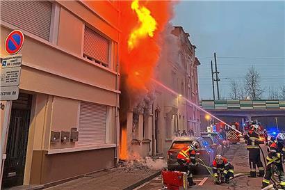 Zwischen 50 und 60 Einsatzkräfte waren vor Ort, um das Feuer unter Kontrolle zu bringen
