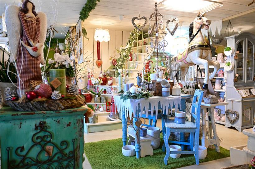 Zwischen Laushaus, Rokoko und Fantasie: Das Mobiliar setzt sich aus alten Objekten zusammen, die wieder in Schuss gebracht wurden
