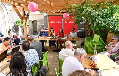 „déi Lénk“ zieht parlamentarische Bilanz. Im Independent Café, um die Unabhängigkeit der Partei zu verdeutlichen.
