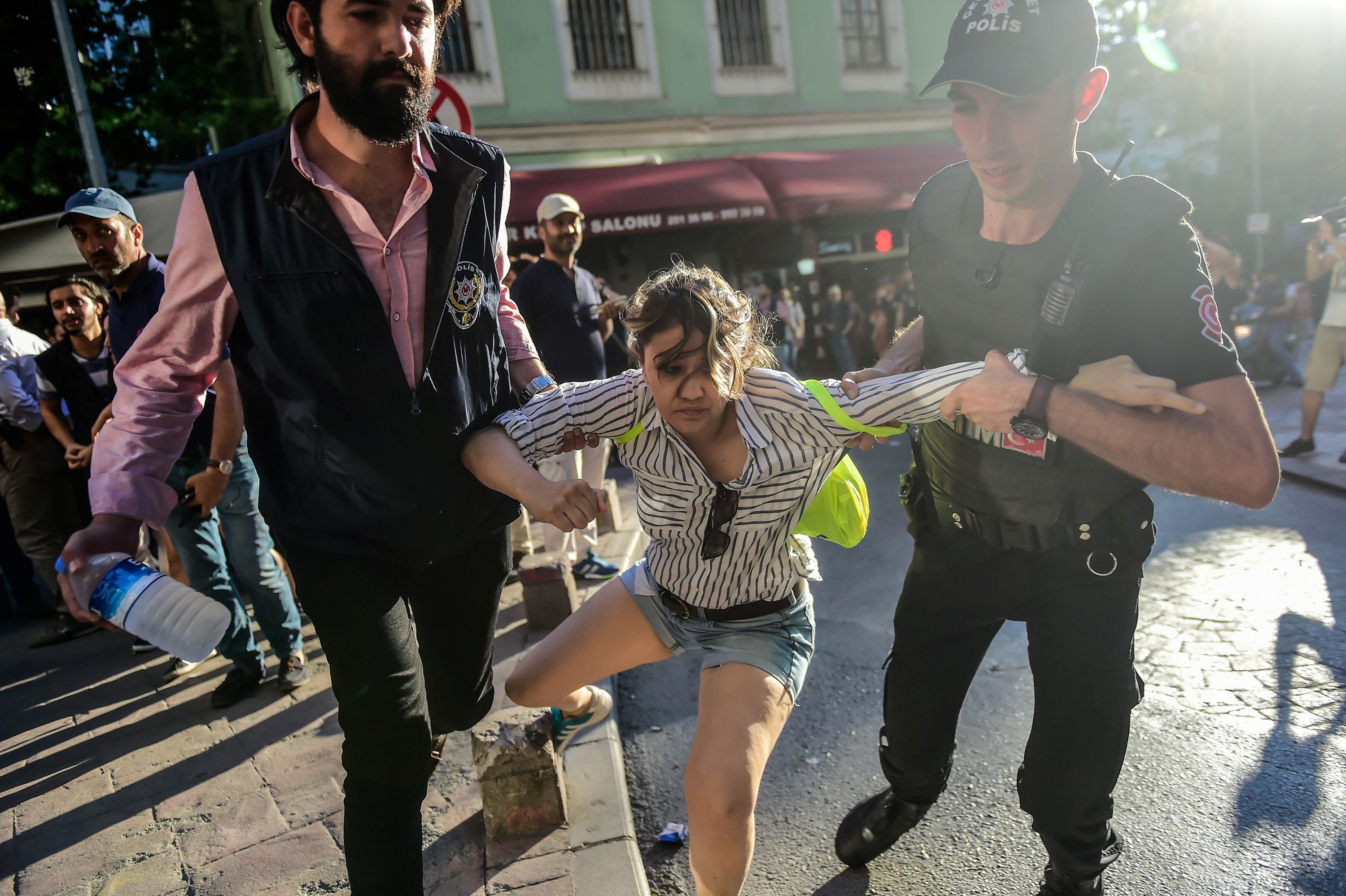 Polizei geht brutal gegen Istanbuler Gay Pride vor