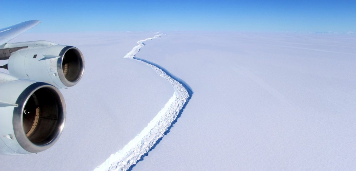 Riesen-Eisberg löst sich von Antarktis