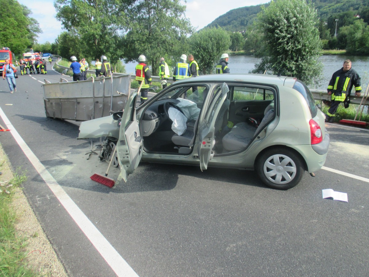 Auto gerät in Gegenverkehr bei Trier