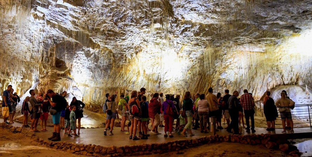 Hitzewelle treibt Touristen in kühle Höhlen