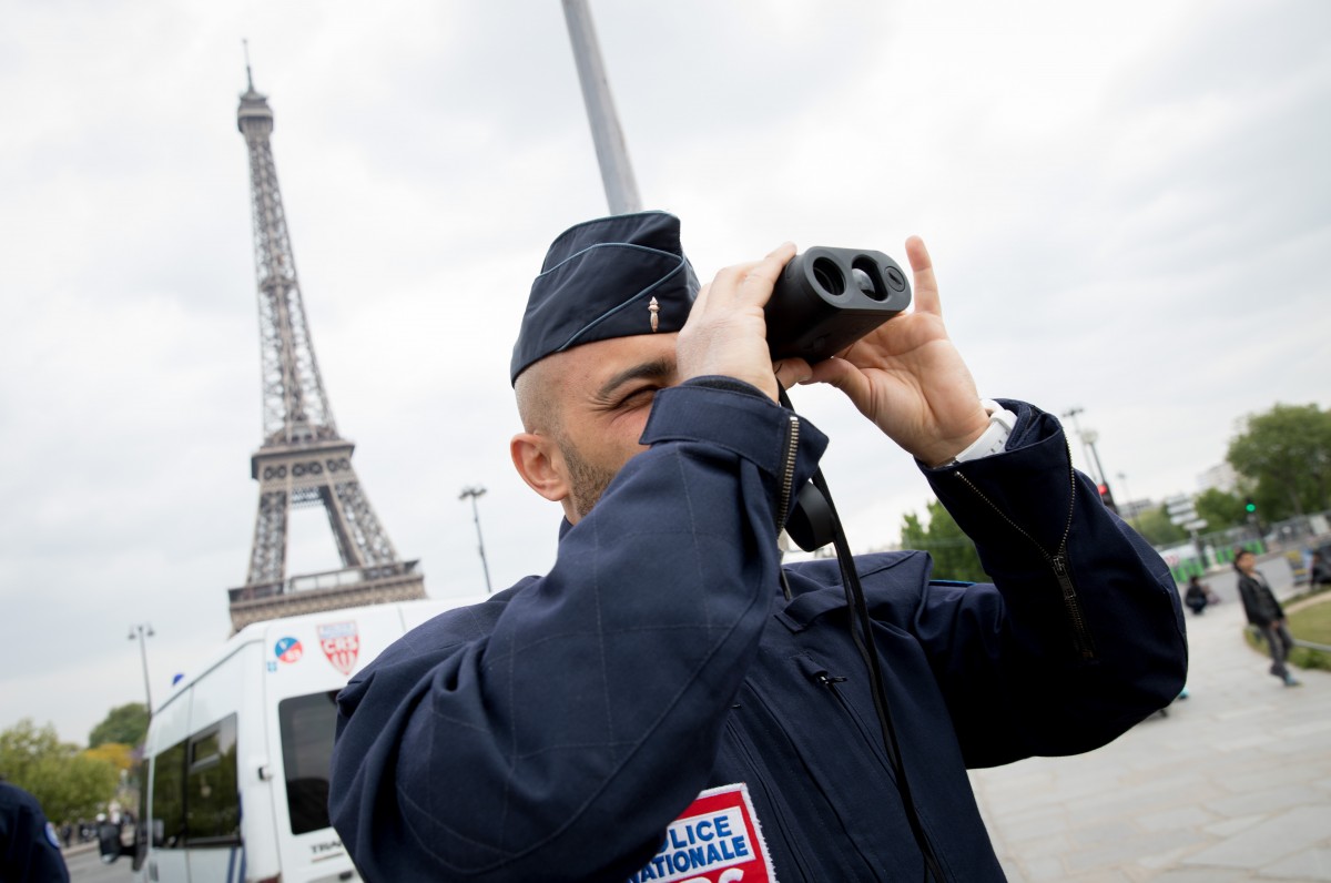 Terrorverdächtiger vom Eiffelturm aus Polizeigewahrsam entlassen