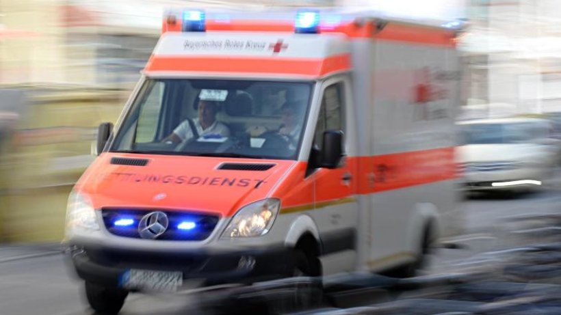 Rettungswagen verunglückt – Patient stirbt