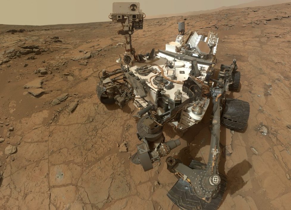 „Curiosity“ klettert auf einen Mars-Berg