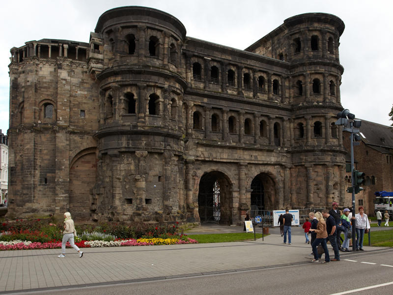 Trier: Passanten entdecken Toten vor der Porta
