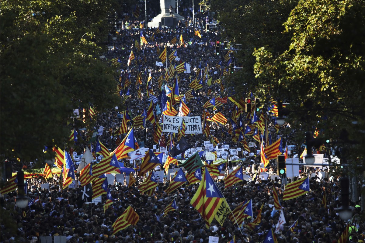 Hunderttausende demonstrieren gegen Madrid