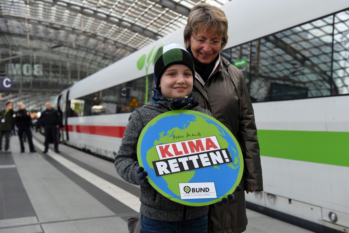 Klimaschützer demonstrieren in Bonn