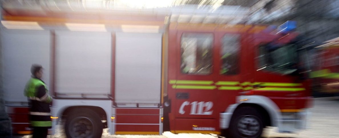 Trotz Sirene: Auto knallt in Feuerwehrfahrzeug