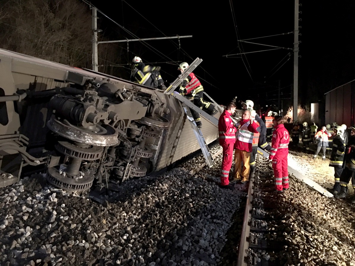 Vier Schwerverletzte bei Zusammenstoß zweier Züge bei Wien