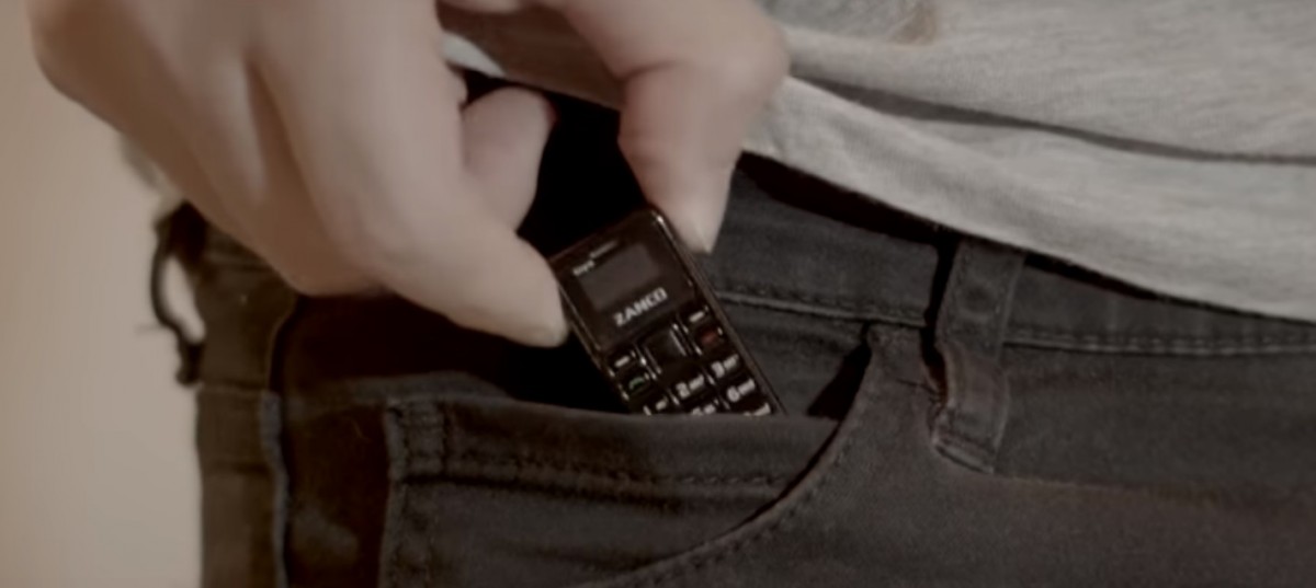 So winzig ist das kleinste Handy der Welt 