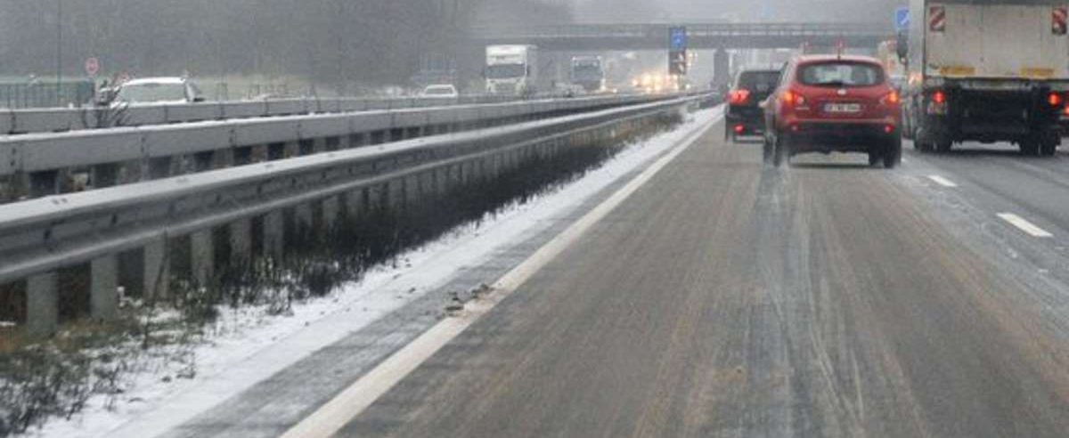 Glatteis, Schnee und umgestürzte Bäume: Mehrere Unfälle im Luxemburger Berufsverkehr