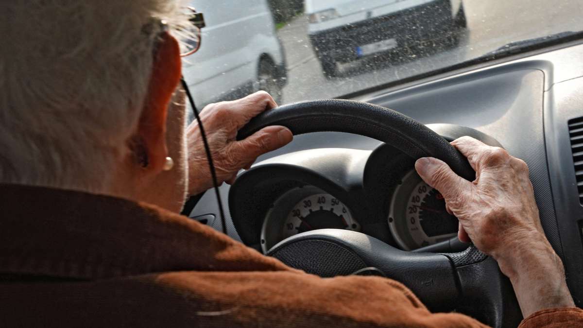 70-Jähriger entzieht sich Verkehrskontrolle und ist nicht zu stoppen
