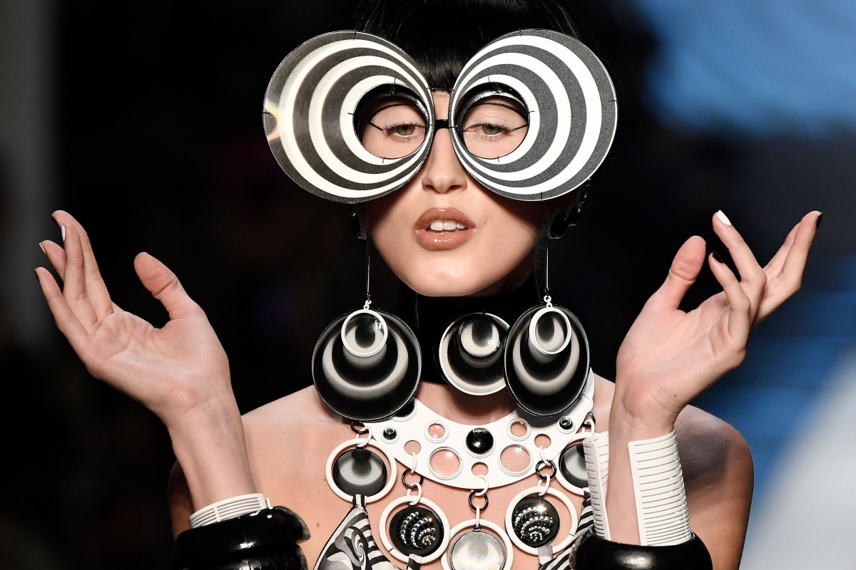 Gaultier zeigt psychedelische Mode in Paris 