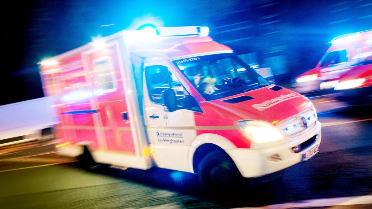 Süddeutschland: Gaffer wollte in Rettungswagen klettern