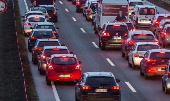 Kilometerlanger Stau auf der A1