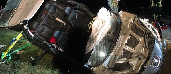 Autofahrerin rast bei Hellingen in den Graben - leicht verletzt