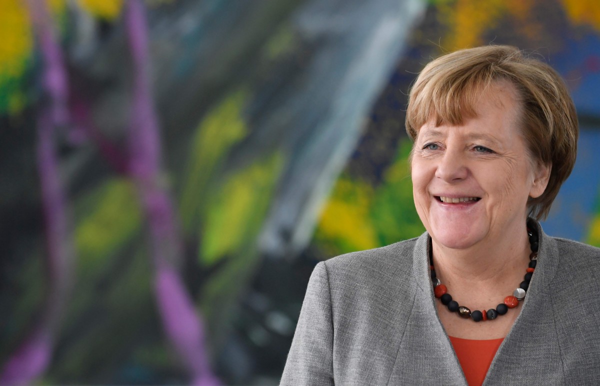 Merkel kündigt personelle Erneuerung an