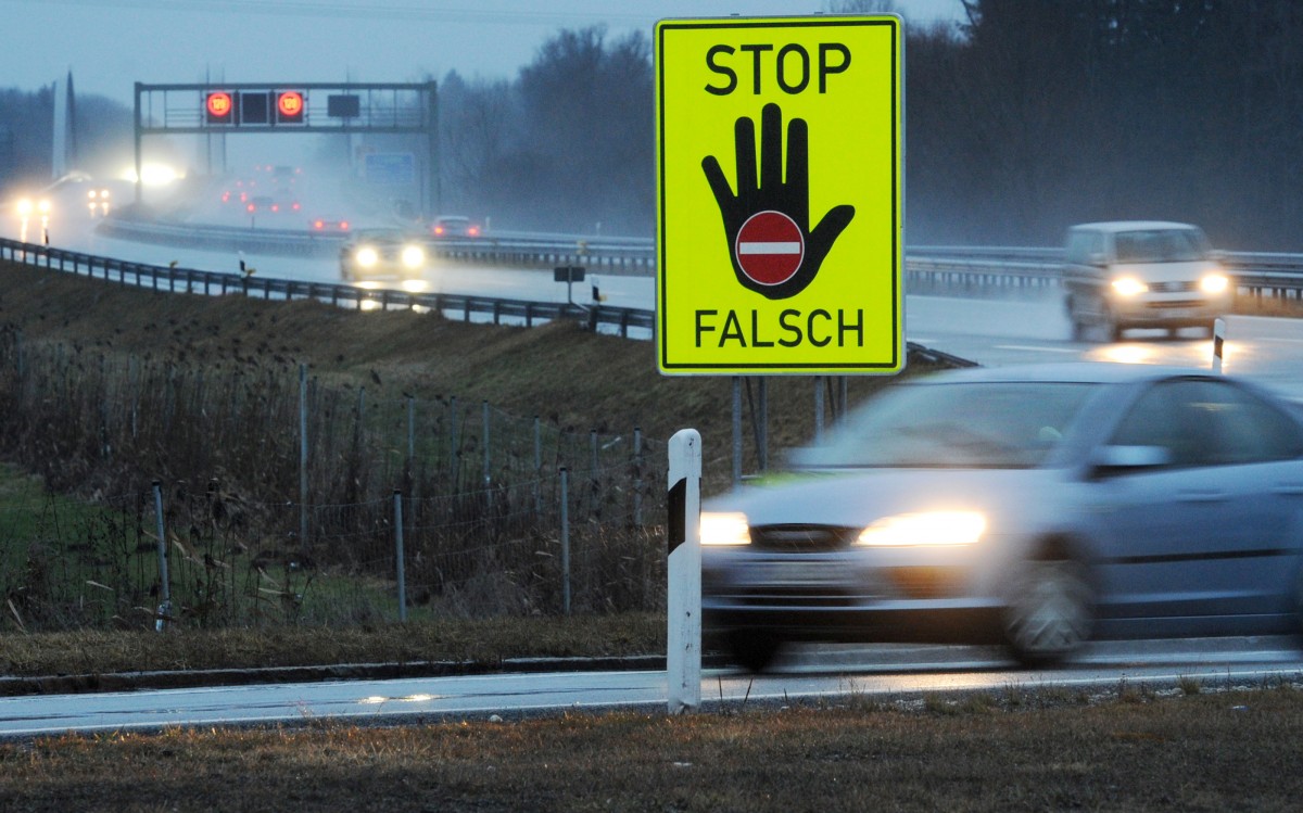 Älterer Mann wird zum Geisterfahrer auf der A13