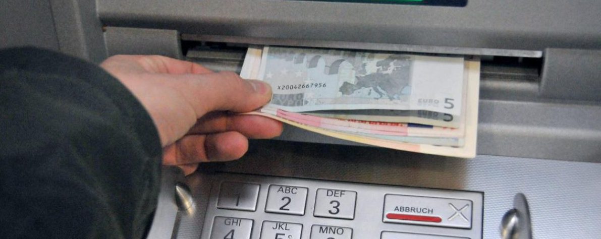 Luxemburg-Stadt: Räuber überfällt Mann am Bankautomaten
