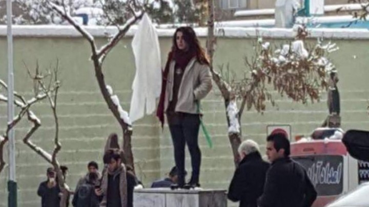 29 Iranerinnen nach Kopftuch-Protest festgenommen