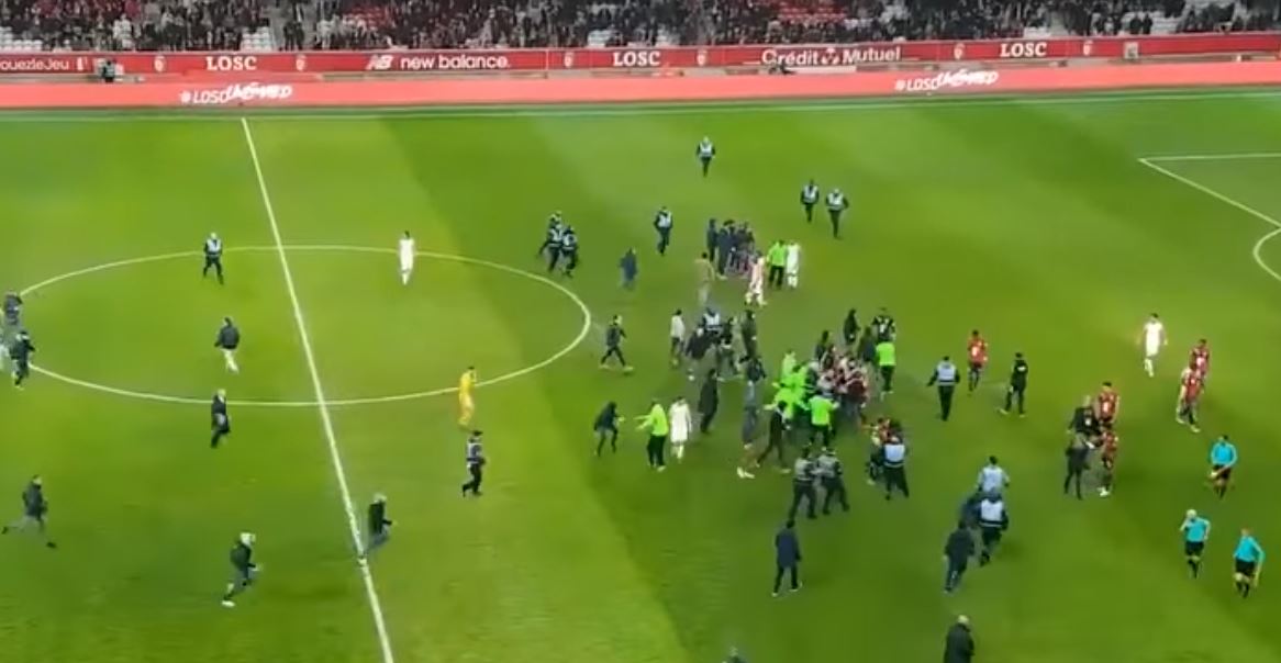 Fußball-Fans in Lille attackieren eigene Spieler
