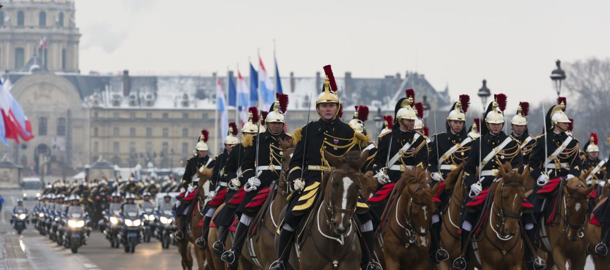 Staatsbesuch in Paris: Auftakt mit 28 Motorrädern und 140 Pferden