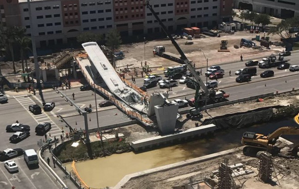 Miami: Brücke stürzt auf Straße