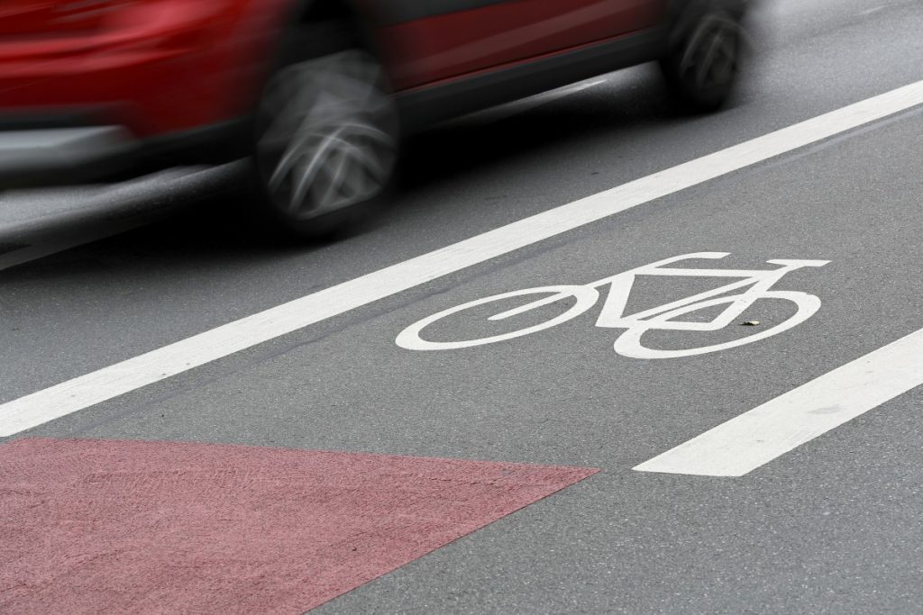 Fahrrad Kaufen: Welches Verhalten Ist Richtig Bus Fahrrad Stoppschild